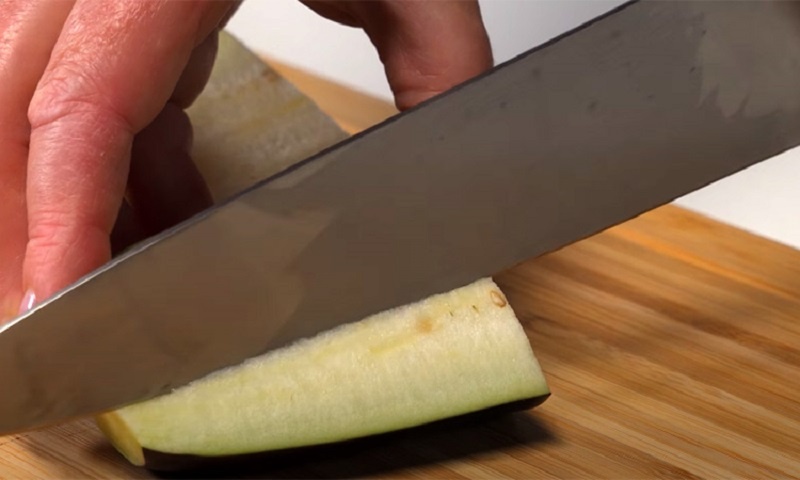 Как приготовить баклажаны по-корейски с мясом: пикантная закуска, которая собирает всех за столом 