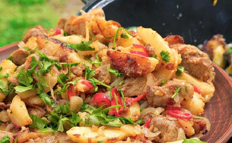 Оджахури: грузинский рецепт картошки с мясом, который изменит ваш взгляд на домашнюю кухню