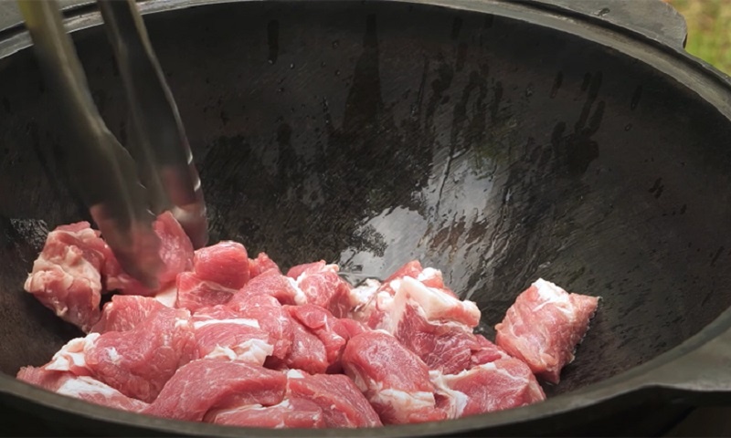 Оджахури: грузинский рецепт картошки с мясом, который изменит ваш взгляд на домашнюю кухню