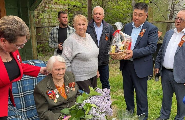 В Астрахани с Днём Победы поздравили 102-летнюю участницу Великой Отечественной войны