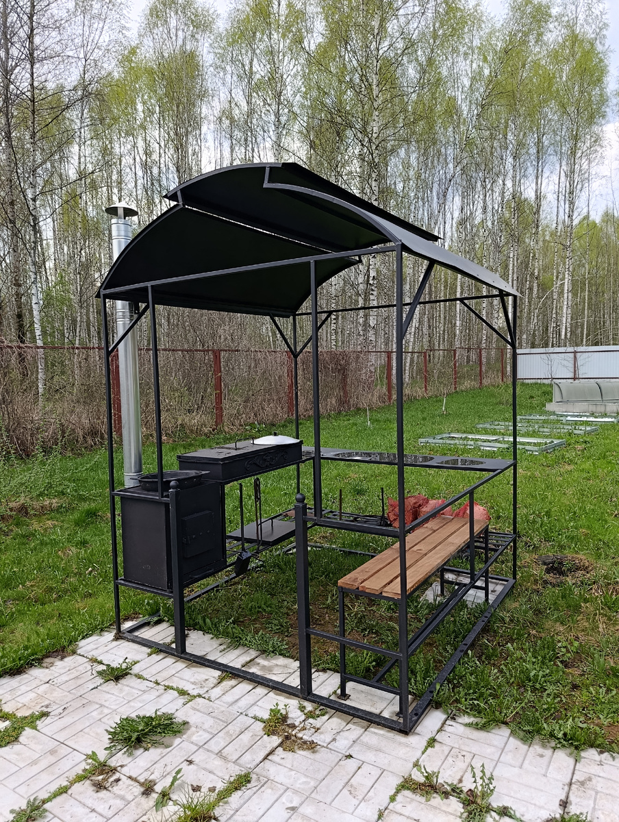 Изначально он должен был быть с ковкой , от которой я отказалась 
