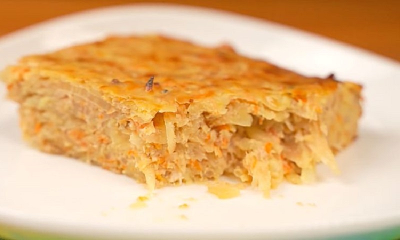 Простая запеканка из фарша, картошки и капусты: ужин, который понравится всем