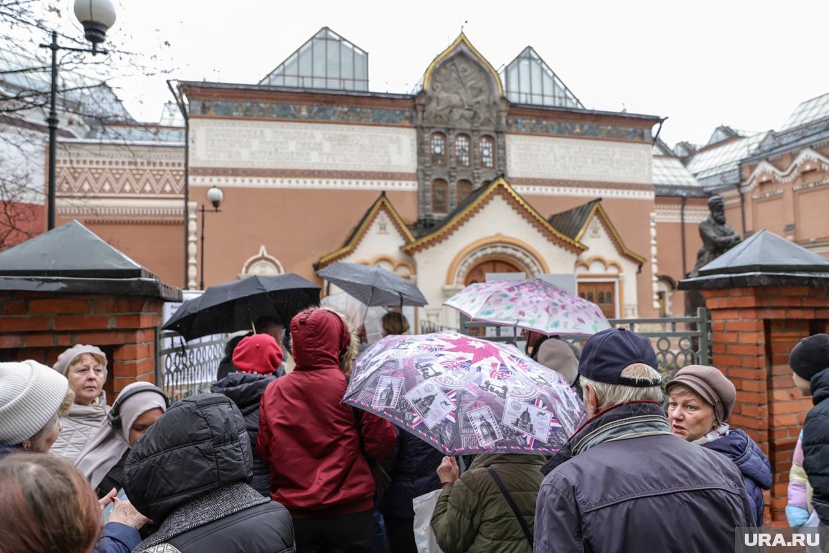     Зонты могут помешать москвичам насладиться празднованием Дня Победы