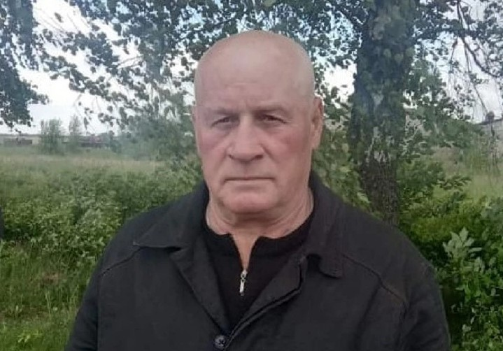 Мужчина уже занёс нож в третий раз. И тут к нему сзади на велосипеде подъехал случайный прохожий