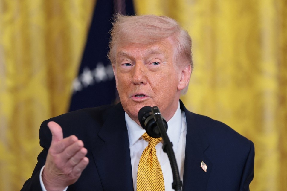   Глава Белого дома удивился стойкости ВМС США REUTERS