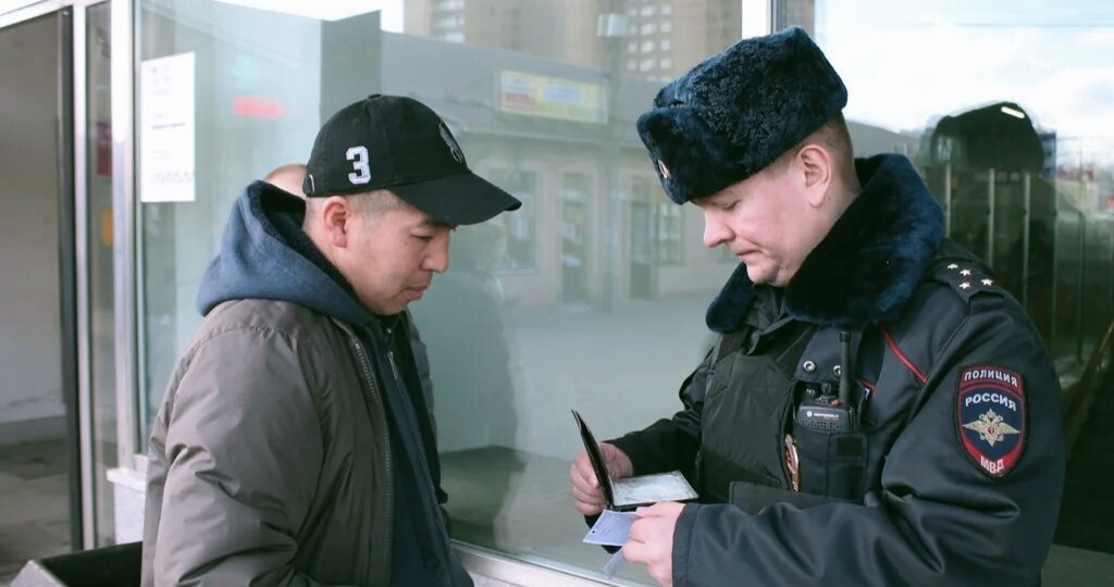 Женщина очень удивилась что она замужем, да ещё и ребёнок от иностранного специалиста есть