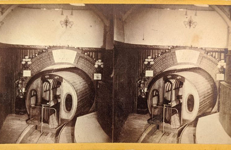 Пневматический тоннель Бич под Бродвеем, сфотографированный ночью при искусственном освещении (Нью-Йорк: Rockwood & Co., ок. 1870 г.).