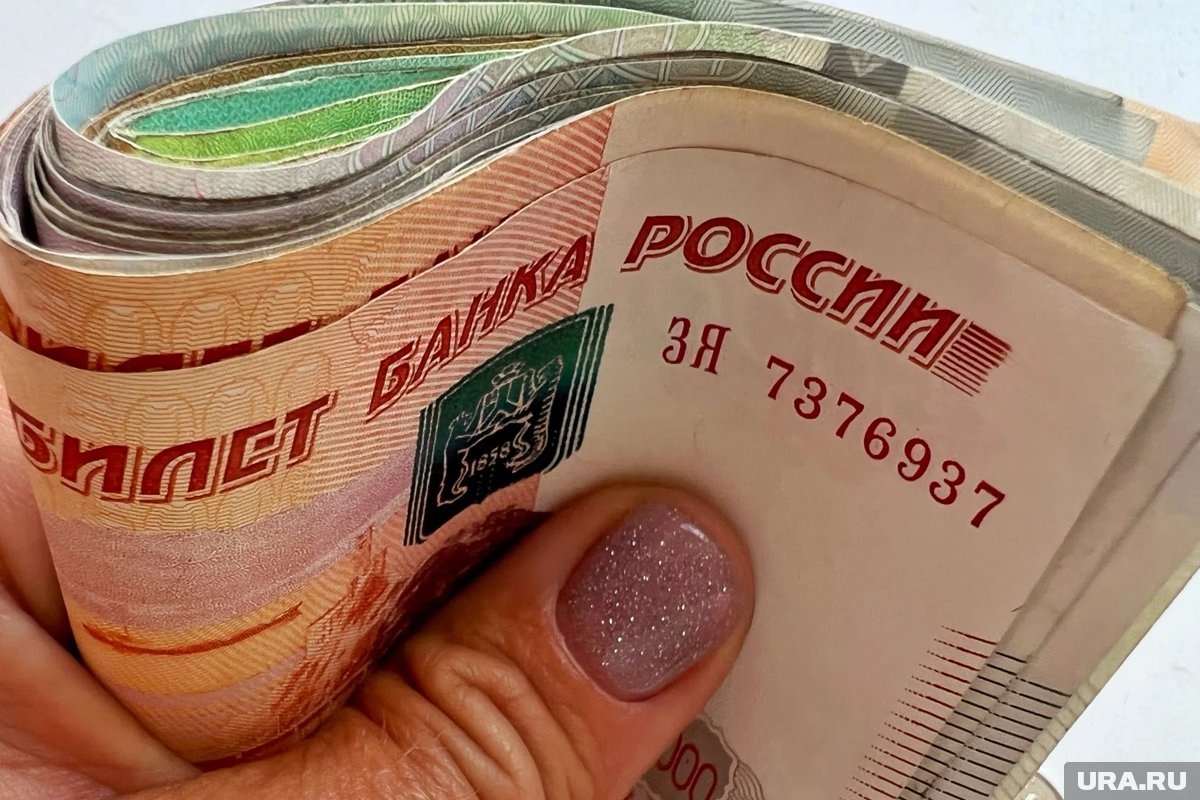     Зарплата по стране выросла с 32 633 рублей до 100 360 рублей