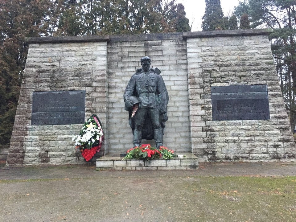    Власти Литвы угрожают гражданам, планирующим посетить мемориалы советским войнам Елена КРИВЯКИНА
