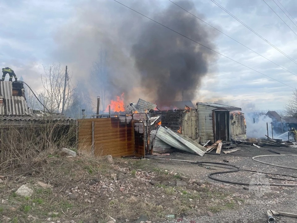    За прошедшие сутки в крае произошло 22 пожара. Фото: краевое МЧС