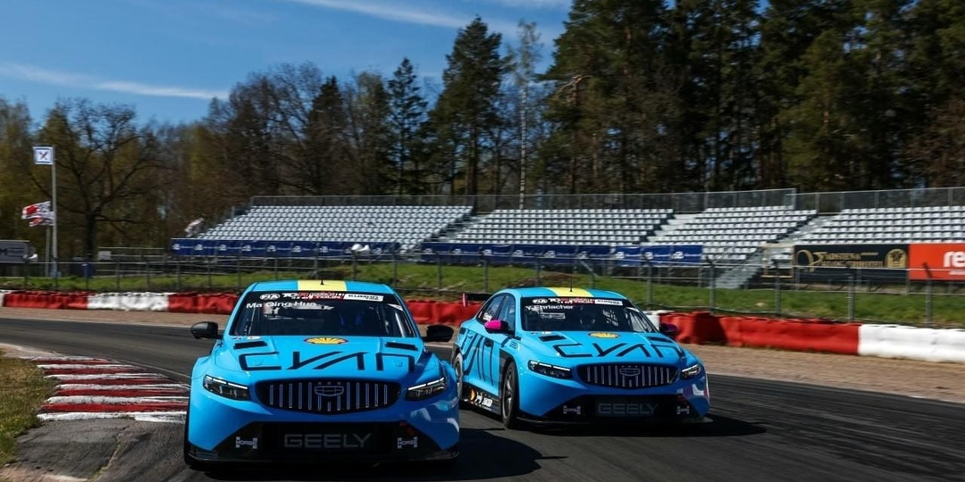 🔥 Гоночная Волга в Мировом Турнире! Geely Preface поехал в TCR World Tour 2026 против Audi RS3 и Civic Type-R