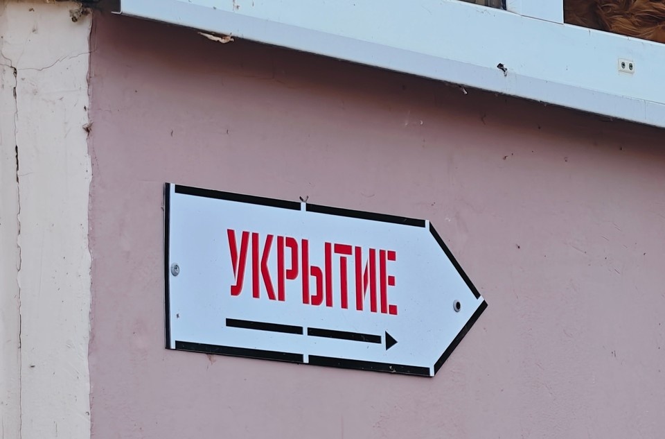    Жителей Чебоксар попросили уйти в помещения без окон или спуститься в укрытия. Алексей БУЛАТОВ