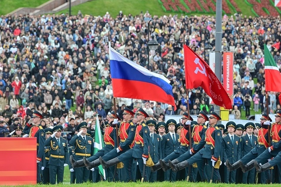    Шествие колонн военнослужащих традиционно пройдет на площади Тысячелетия. Фото: rais.tatarstan.ru