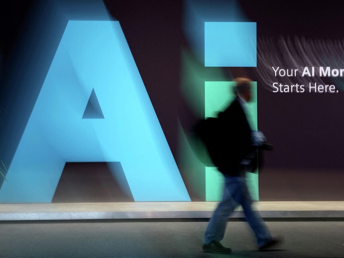    Стенд AI letters на Ганноверской промышленной выставке-ярмарке в Ганновере, Германия | © REUTERS / Lisi Niesner
