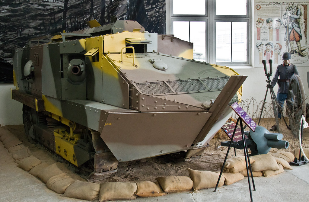Танк CA-1 Schneider в модернизированном виде, с усиленной бронёй. Фотография в свободном доступе.