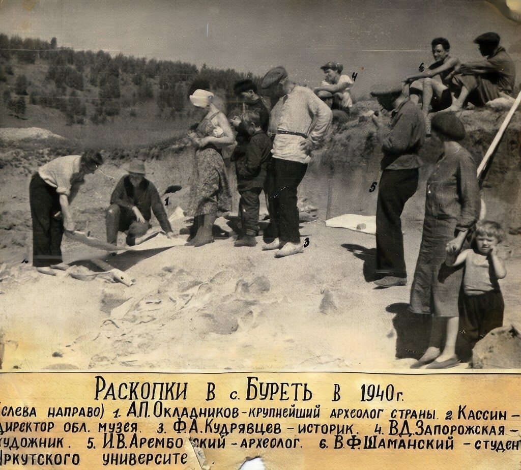 1940 Кассин крайний слева