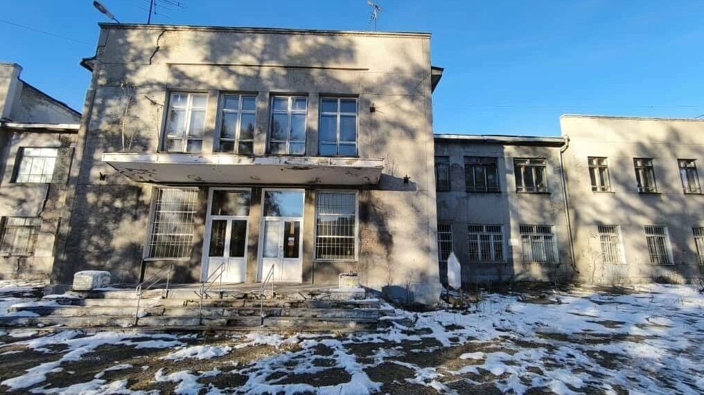    Состояние здания, по словам продавца, промежуточное между удовлетворительным и неудовлетворительным   ГИС Торги
