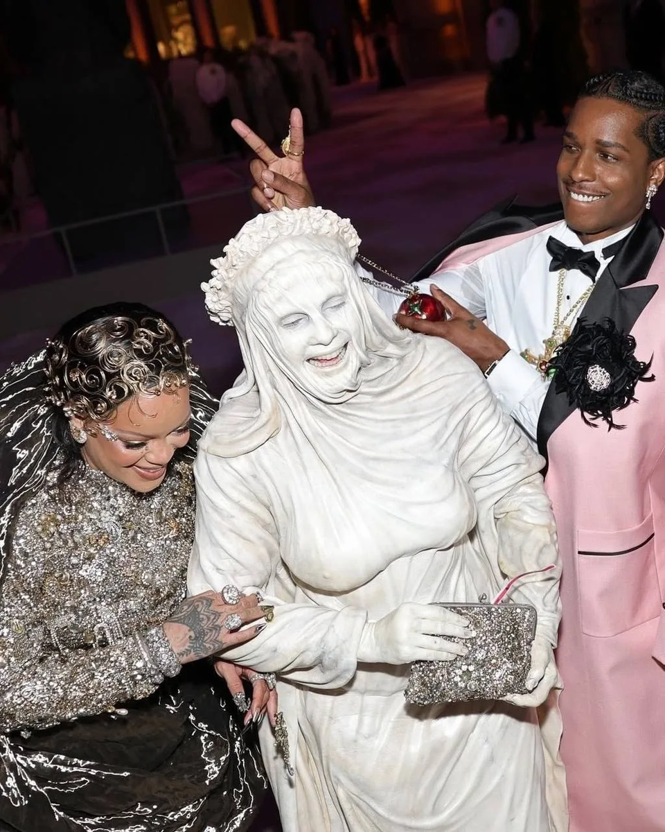 Афтерпати Met Gala, где Рианна и A$AP Rocky шуткуют с Хайди Клум