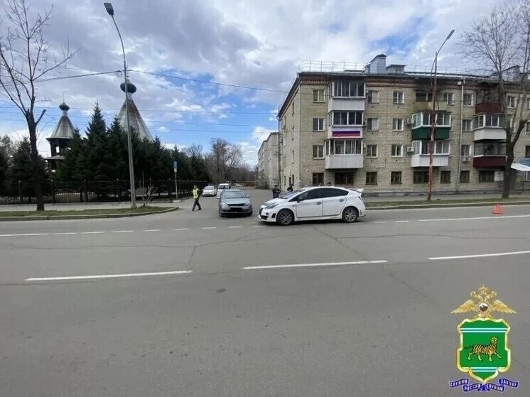     В Биробиджане Nissan не уступил Toyota и попал в ДТП фото: Полиция ЕАО