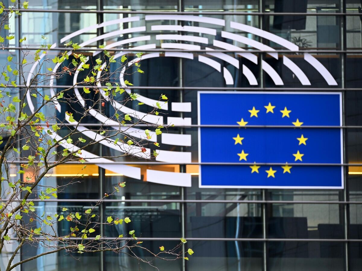    Логотип Евросоюза на здании штаб-квартиры Европейского парламента в Брюсселе© РИА Новости . Алексей Витвицкий