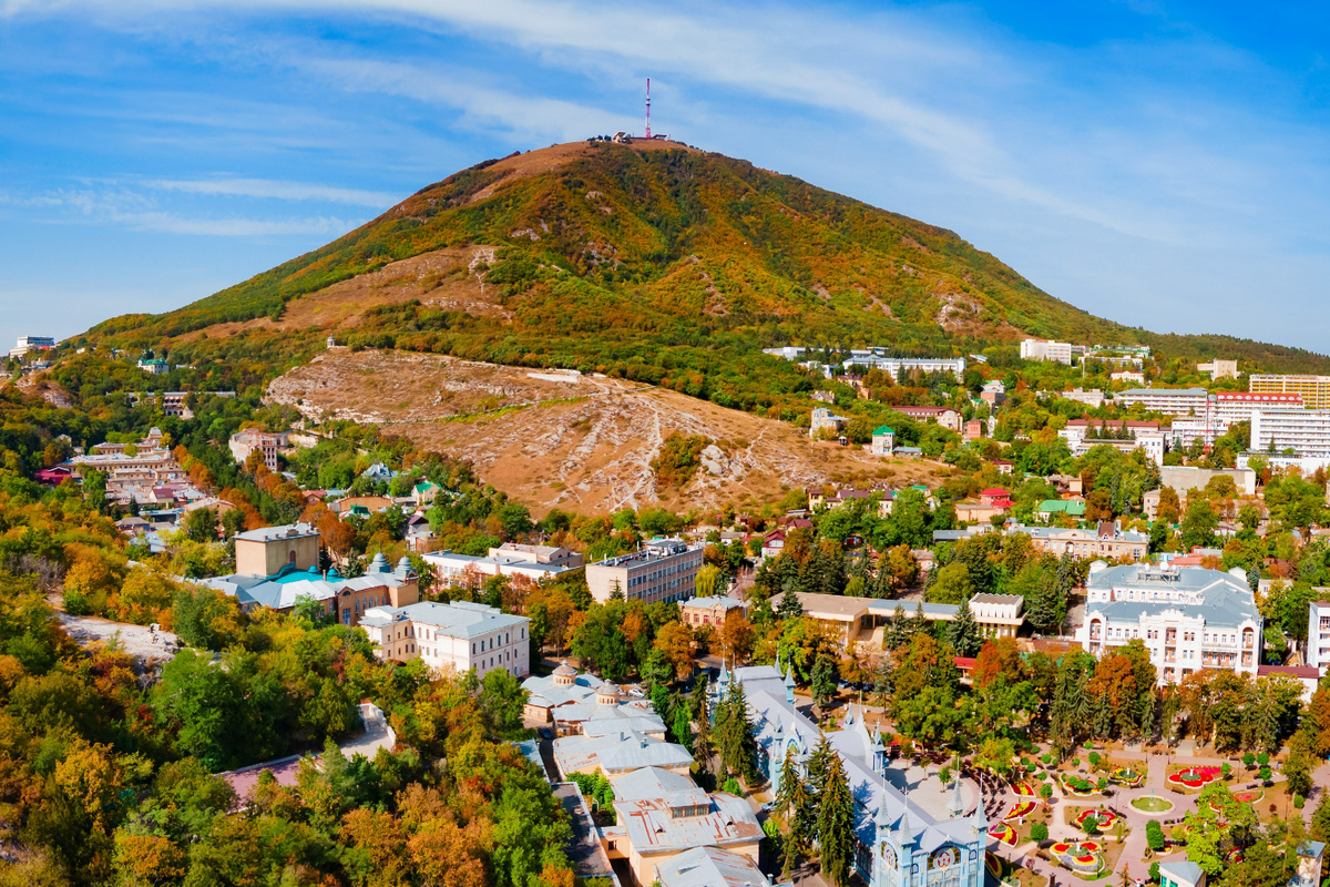 Панорамный вид на гору Машук и Пятигорск. Источник: Shutterstock