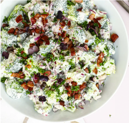 отсюда https://opskrifter.coop.dk/opskrifter/broccolisalat-med-sproedt-bacon-11793