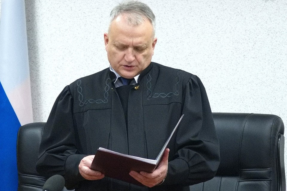    Вынесен приговор водителю фуры, который смял легковушку с тремя детьми внутри. Ольга ЮШКОВА
