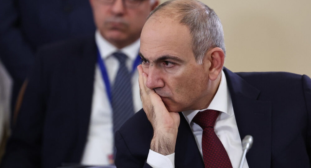 «Я проинформировал президента РФ»: Пашинян не приедет на парад 9 Мая в Москву