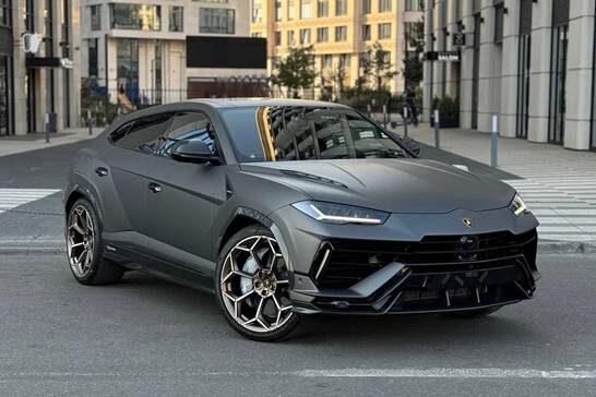 Представитель с мотором 4.0 TFSI V8