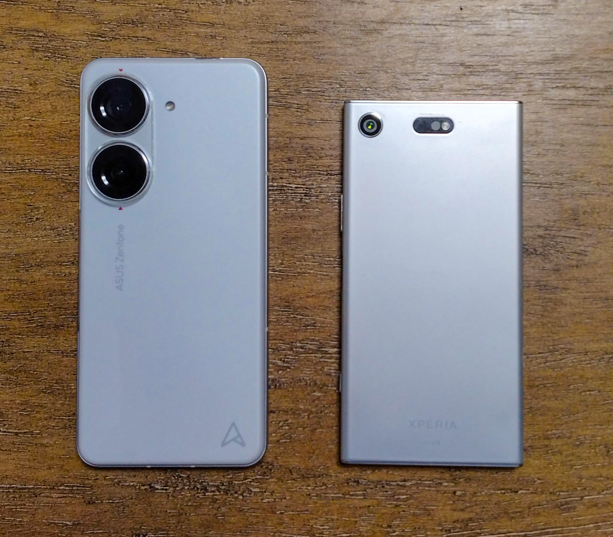 Asus Zenfone 10 и Xperia XZ1 Compact (4,6 дюйма).