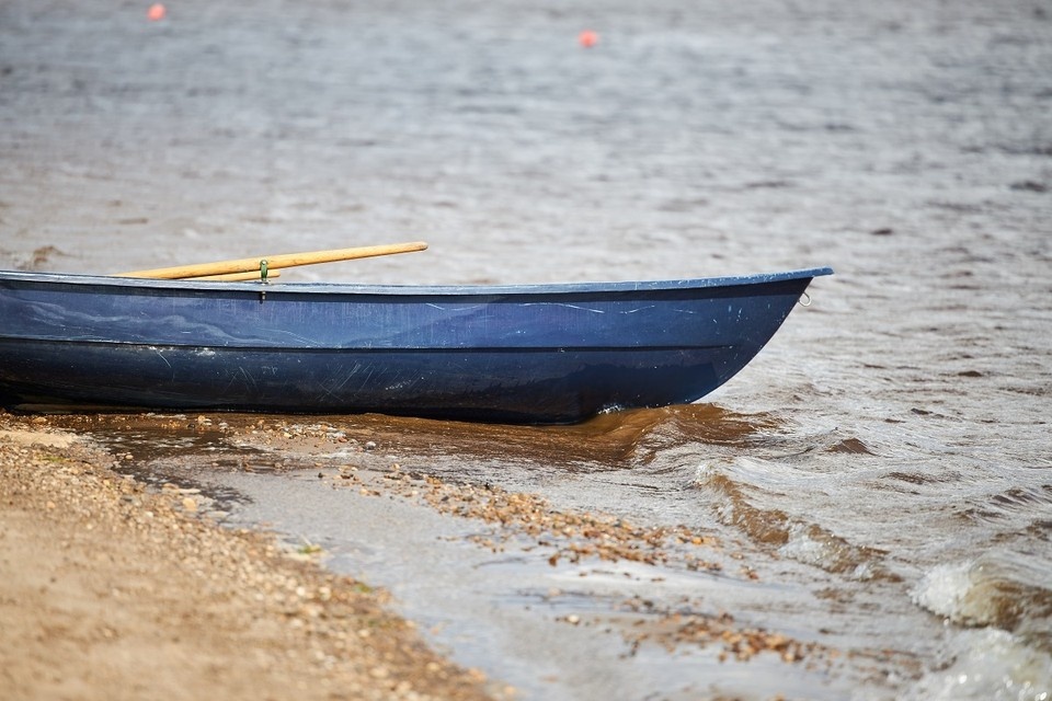    Для полного удаления масла с поверхности воды требуется время. Николай ОБЕРЕМЧЕНКО
