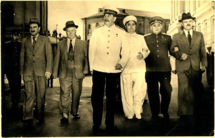 Анастас Микоян, Хрущев, Иосиф Виссарионович Сталин, Георгий Маленков, Лаврентий Павлович Берия, Вячеслав Михайлович Молотов. Изображение из открытых источников
