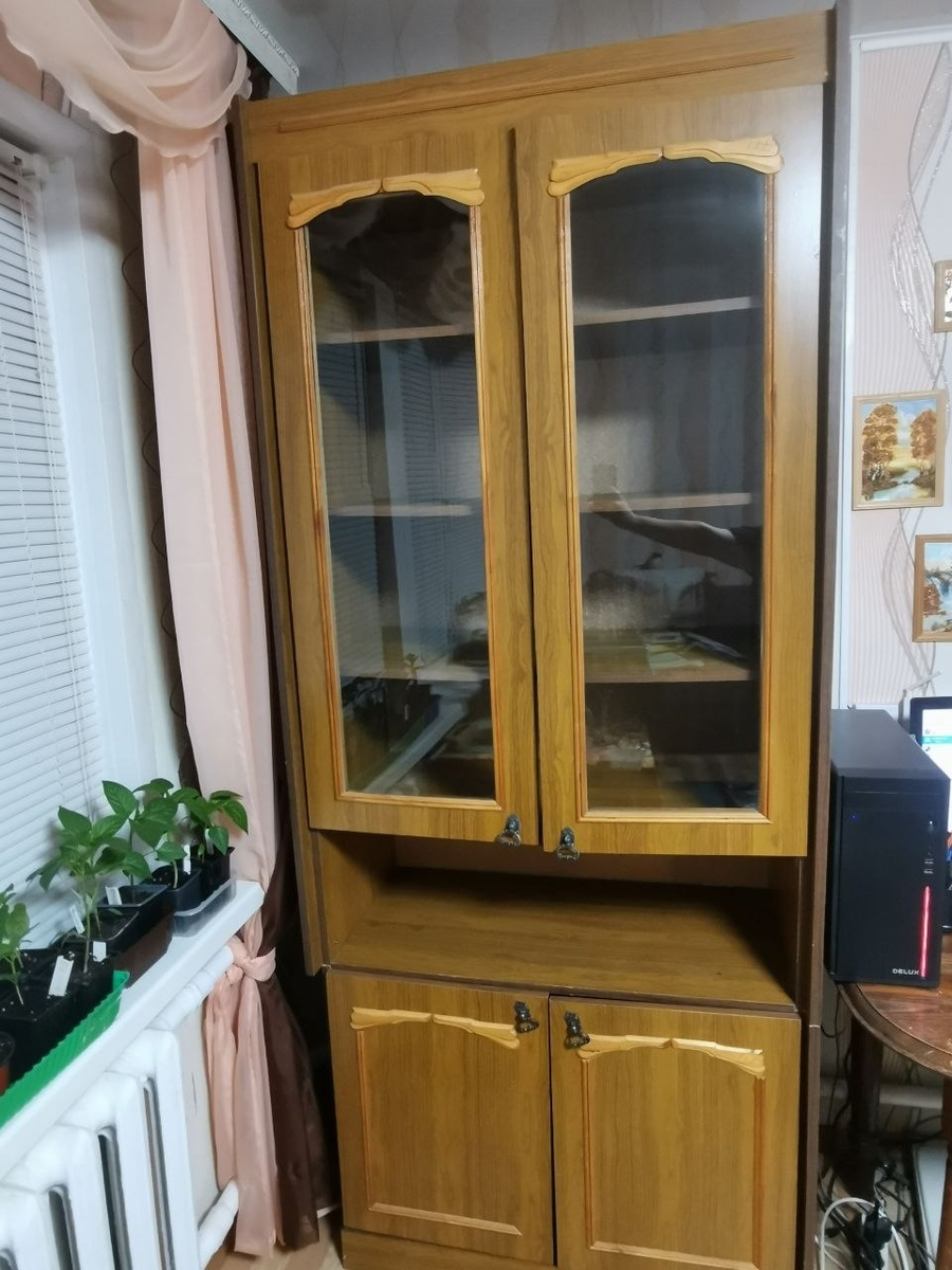 Содержимое вытащила. Думала кому-нибудь подарить, но желающие сразу не нашлись, а ждать долго не хотелось.