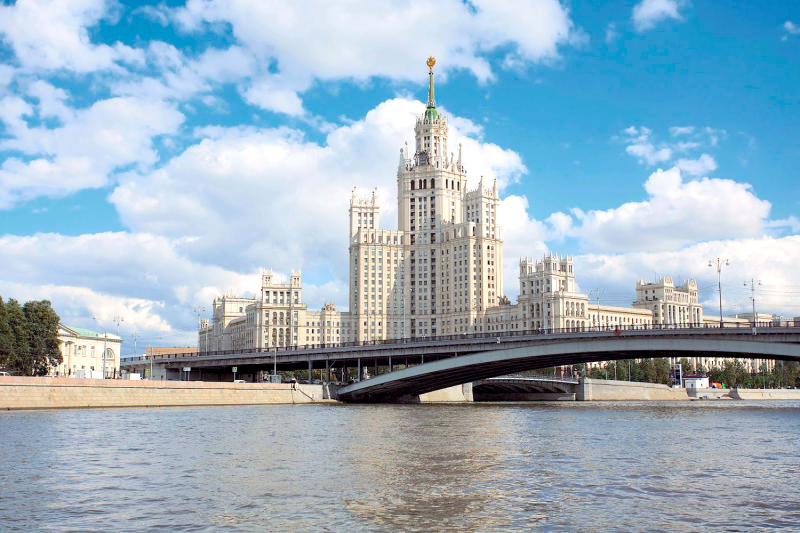 Большой Устьинский мост, Высотка на Котельнической набережной.
Источник фото: https://daily.afisha.ru/