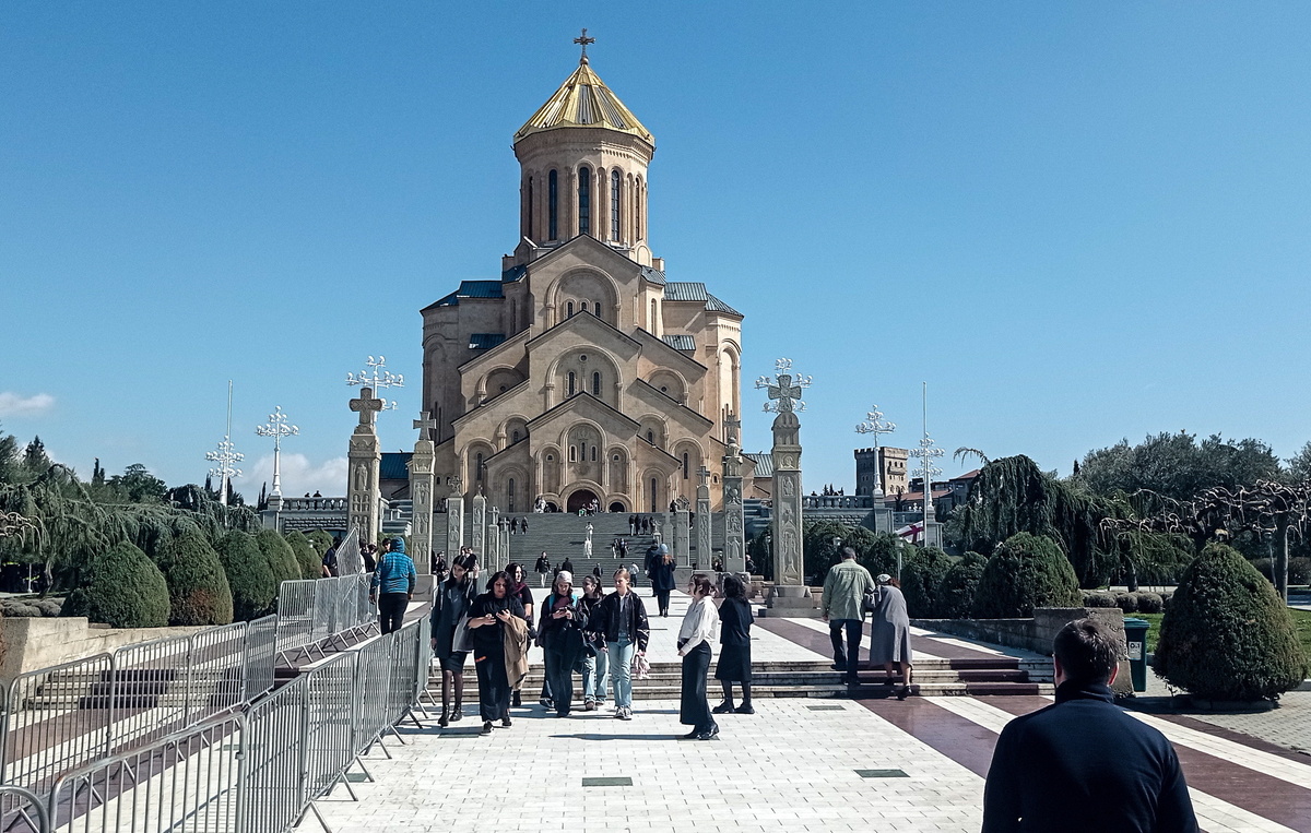    Кафедральный собор Святой Троицы в Тбилиси  Инна Кукуджанова/ТАСС