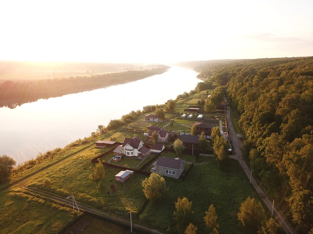 На берегу реки. Фото из интернета.