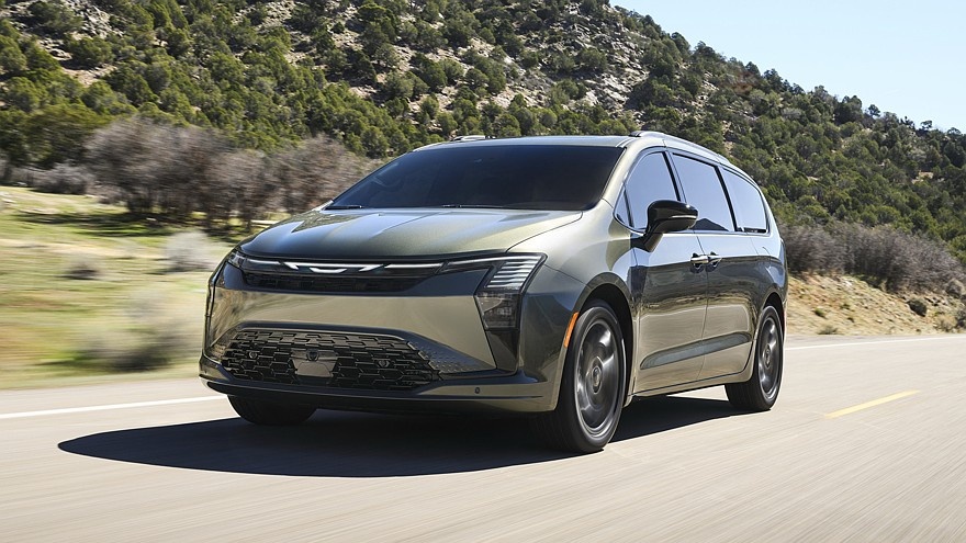    На фото: обновлённый минивэн Chrysler Pacifica Limited