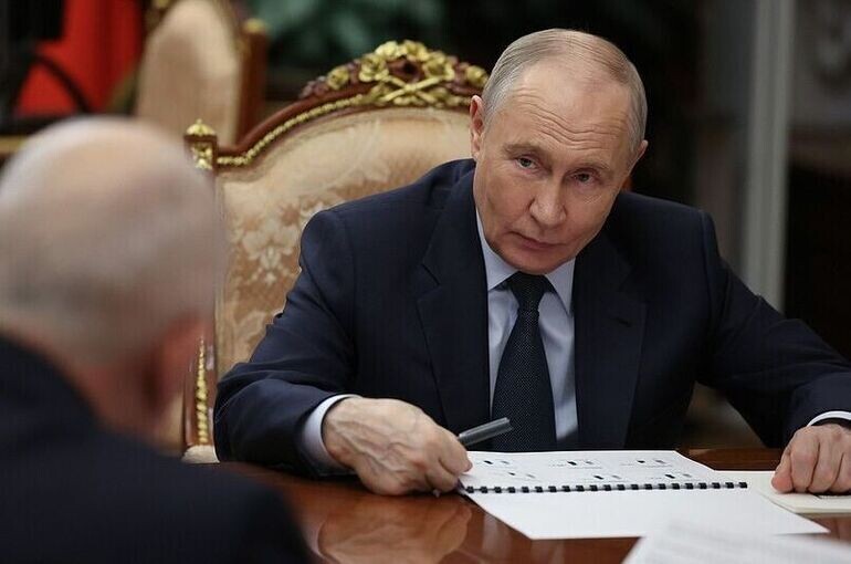 Путин поручил совершенствовать развитие маркировки товаров в России
