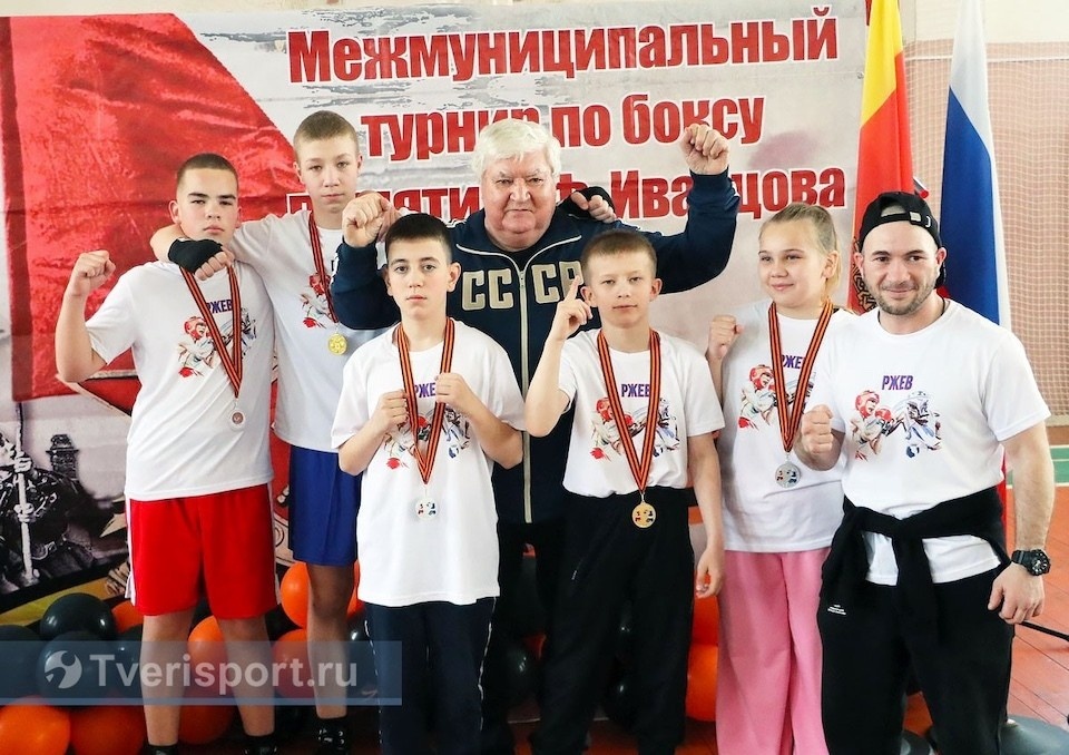   Почетный гражданин Старицы Валерий Виноградов продолжает курировать развитие боксерской школы, воспитанной им в родном городе. Фото: Tverisport.ru.
