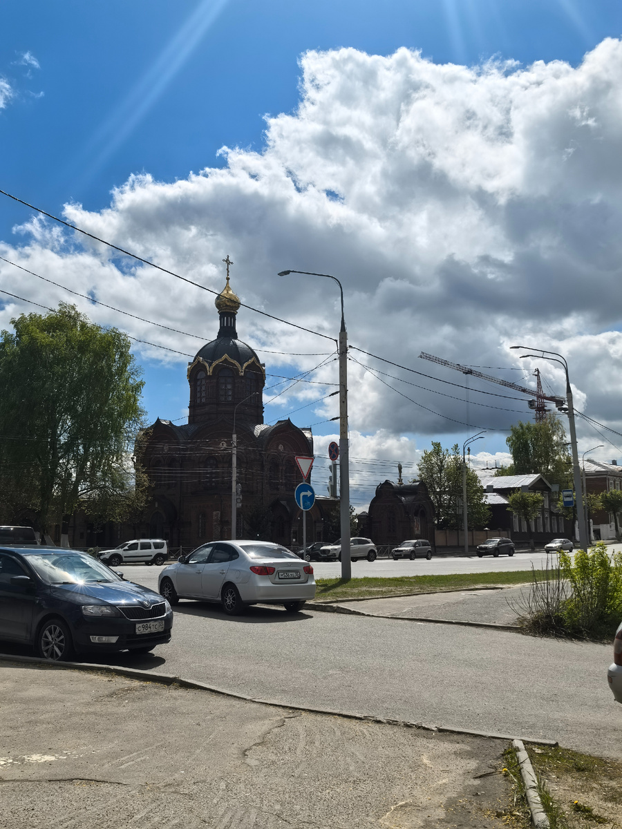 Храм Архангела Михаила на Студёной горе (это ещё не Большая Московская ул., но уже на подходе к ней начинаются достопримечательности)