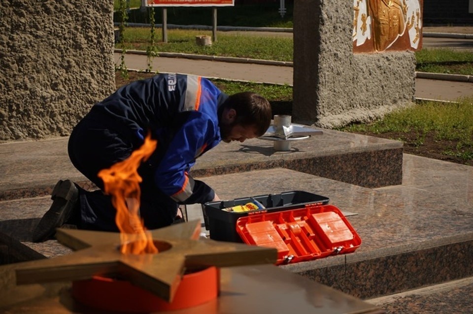    Московские специалисты привели в порядок Вечный огонь в Донецке. Фото: ТГ/Кулемзин
