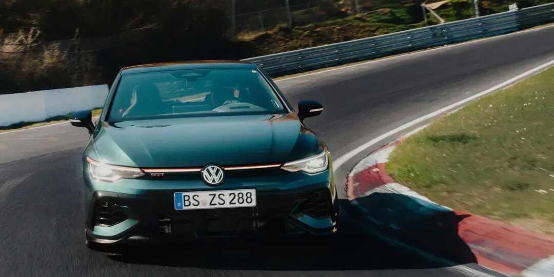 321‑сильный Volkswagen Golf стал самым быстрым переднеприводным на Нюрбургринге