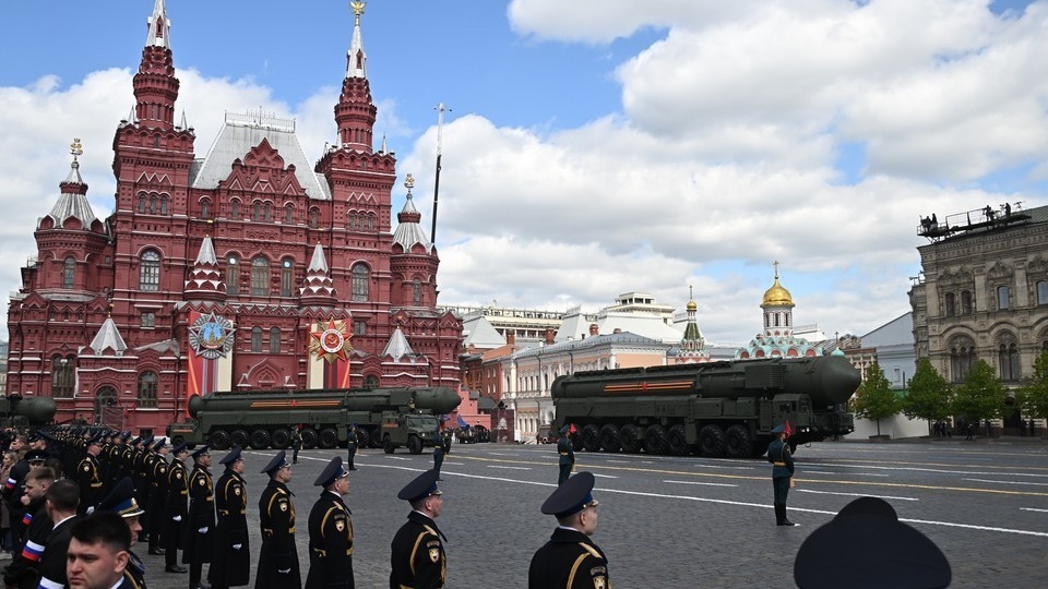 Ушаков: РФ не рассылала иностранным лидерам приглашения на 9 Мая