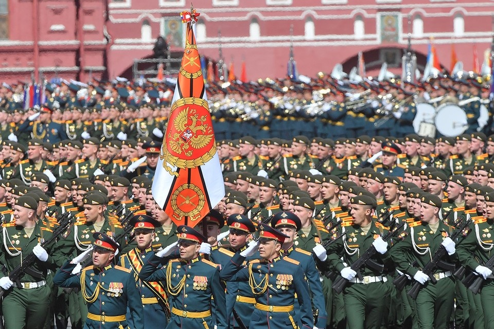    Видимая скромность нынешнего парада – это и знак понимания реальных угроз, и забота о безопасности людей. Владимир ВЕЛЕНГУРИН