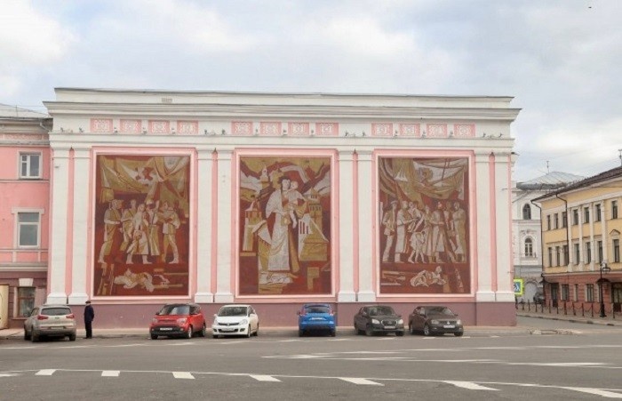    Нижегородский Дом с триптихом "Связь времен" выставлен на торги