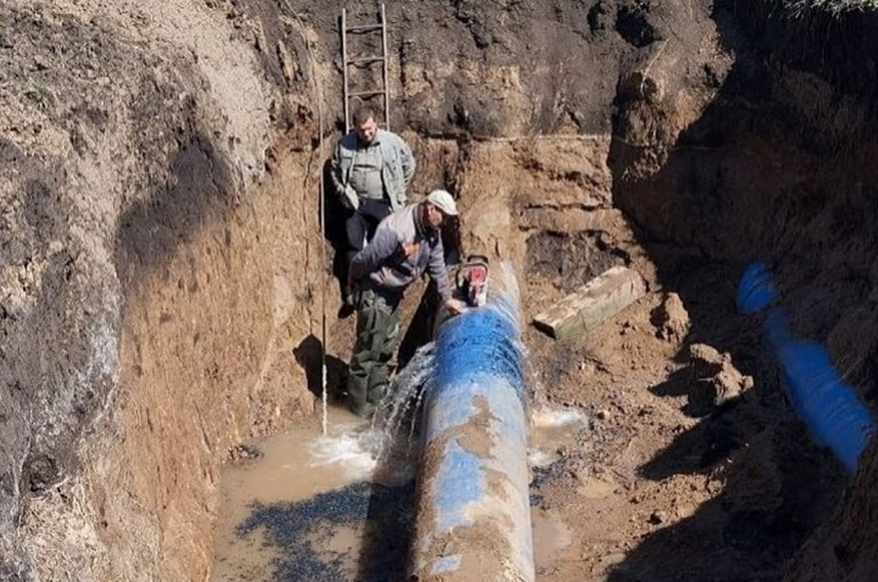    Проведение ремонтных работ позволит значительно сократить потери воды и сделать систему водоснабжения в городе более надежной. Фото: Минстрой ДНР