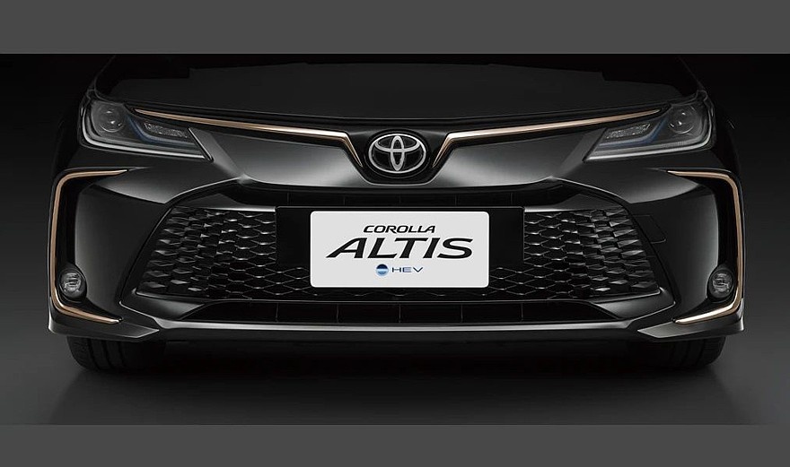    На фото: седан Toyota Corolla Altis the 60th