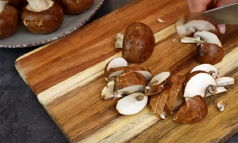 Грибной суп по-новому: готовим идеальное блюдо и раскрываем вкус шампиньонов иначе 