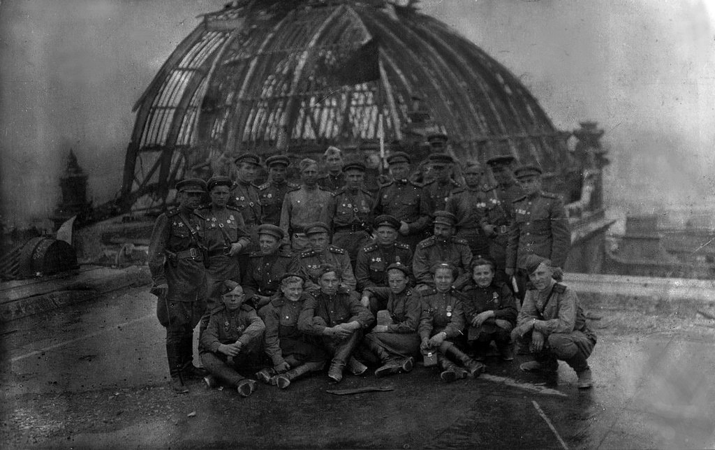 «Май сорок пятого». Николай Измайлов, 6 - 22 мая 1945 года, Германия, г. Берлин, из архива Дарьи Микацадзе. 


