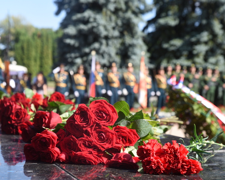     В Курске отменили возложение цветов на мемориале Памяти Павших из-за реконструкции